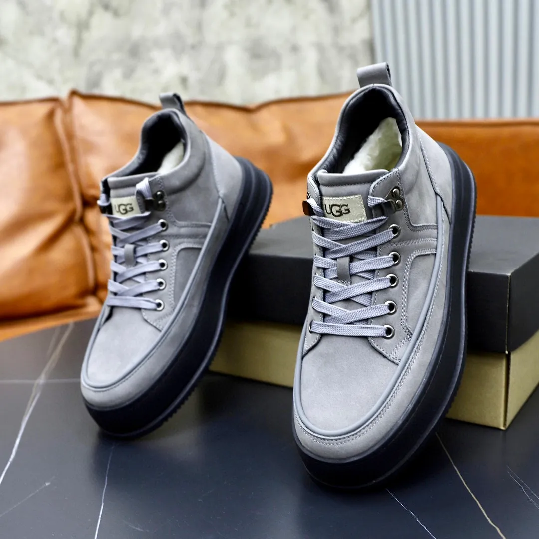 Ex-factory price: 640💰Thick wool imported from Australia Brand: UGG genuine purchasing agent Size: 38-44 Grade: Official website 1:1 Material: First layer of genuine leather waterproof and antifreeze upper Real wool lining Original non-slip soft wear-resistant outsole Style category: Men's casual shoes Trendy style Comfortable on the feet Color: Official website color synchronization